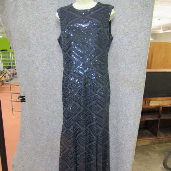 Stunning Open Back Sophia Kah Navy Blue Gown - Picture 1 of 16